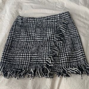 Houndstooth mini skirt